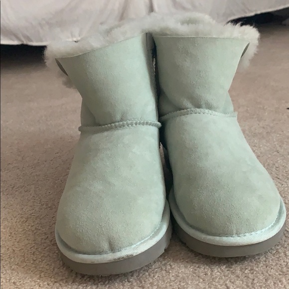 UGG - Picture 3 of 5